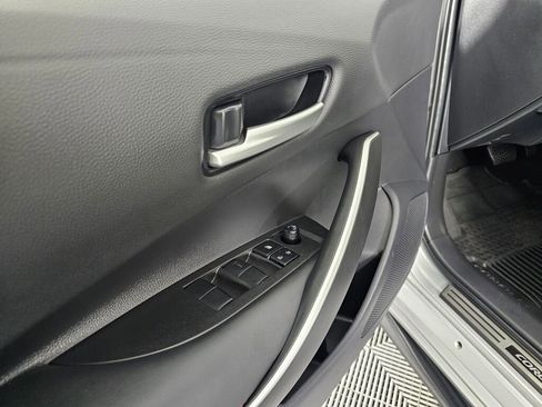 Used 2025 Toyota Corolla SE w/ SE Premium Package image 18