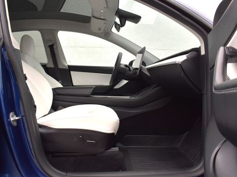 Used 2021 Tesla Model Y Long Range AWD/4WD image 28