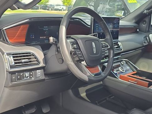 Used 2024 Lincoln Navigator Reserve AWD/4WD image 7