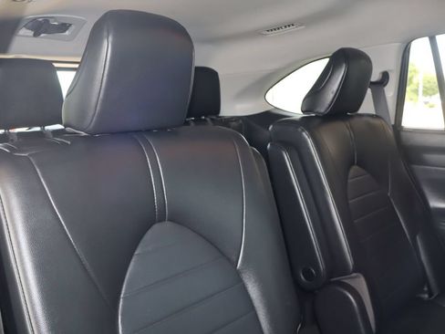Used 2022 Toyota Highlander XLE FWD image 44