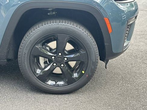 New 2026 Jeep Grand Cherokee L Limited RWD image 13