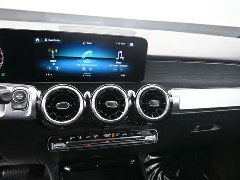 Used 2023 Mercedes-Benz GLB 250 4MATIC image 18