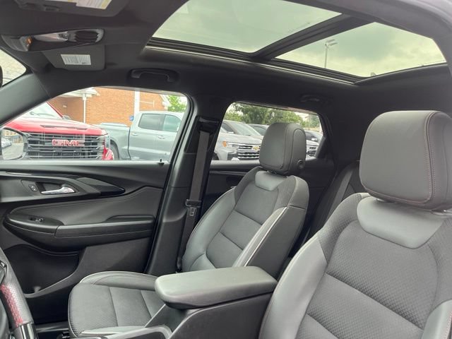Used 2023 Chevrolet TrailBlazer RS w/ Sun and Liftgate Package FWD image 16