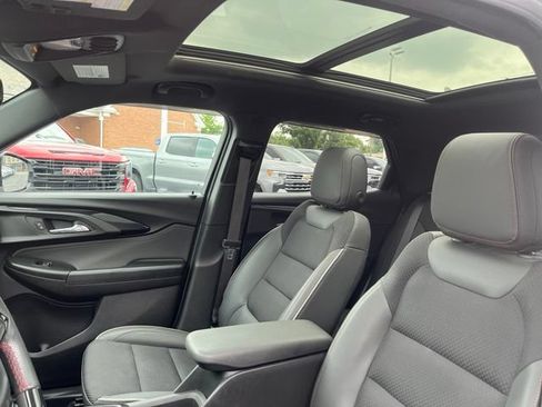 Used 2023 Chevrolet TrailBlazer RS w/ Sun and Liftgate Package FWD image 16