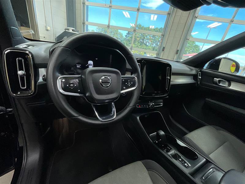 Used 2023 Volvo XC40 B5 Core AWD/4WD image 13