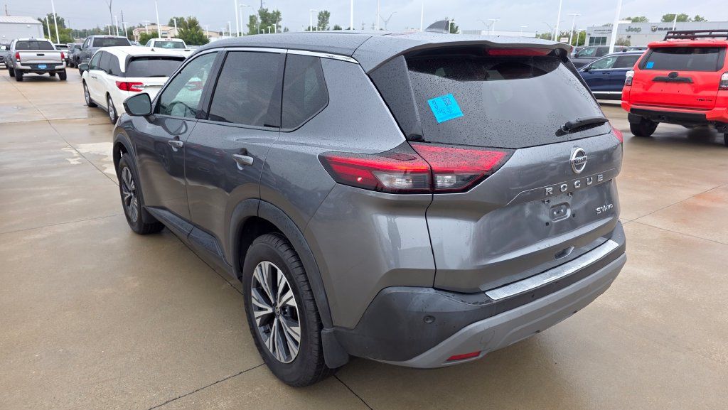 Used 2021 Nissan Rogue SV AWD/4WD image 3