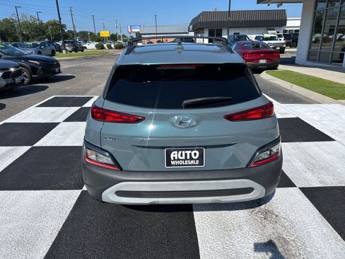 Used 2022 Hyundai Kona SEL w/ Convenience Package FWD image 4
