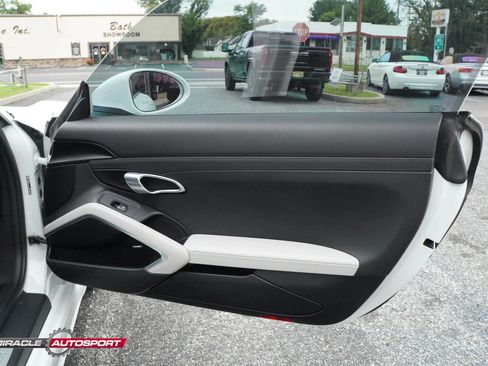 Used 2018 Porsche 718 Cayman RWD image 23