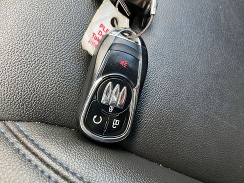 Used 2025 Buick Envista Sport Touring image 21