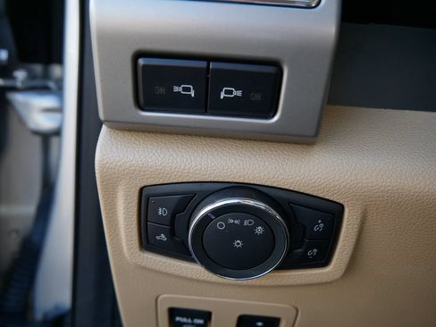 Used 2019 Ford F150 Lariat w/ Equipment Group 502A Luxury AWD/4WD image 30