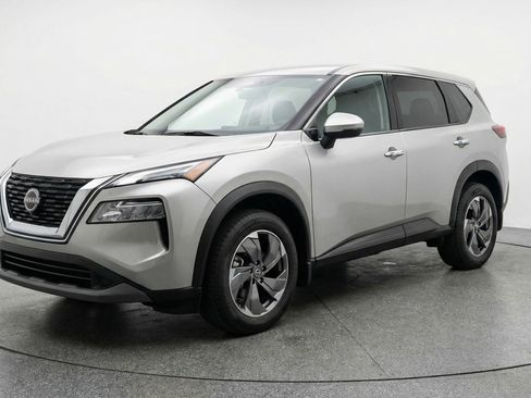 Used 2025 Nissan Rogue SV FWD image 3