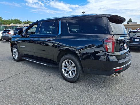 Used 2024 Chevrolet Suburban Premier w/ Premium Package AWD/4WD image 4