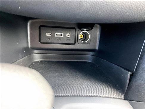 Used 2023 Chevrolet Equinox LT FWD image 23