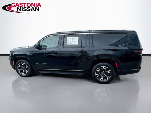 Used 2024 Jeep Wagoneer L Series III w/ Flexible Seating Group AWD/4WD image 5