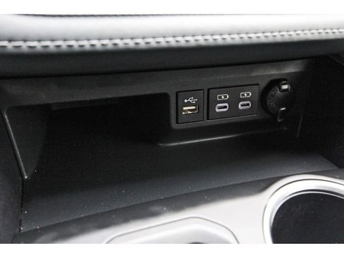 Used 2023 Toyota Highlander LE image 27