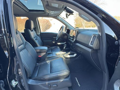 Certified 2025 Nissan Frontier SL image 23