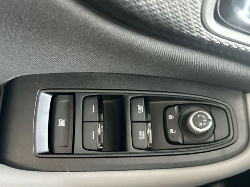 Used 2025 Subaru Outback Premium AWD/4WD image 17