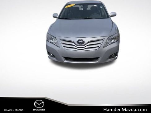 Used 2010 Toyota Camry LE image 2
