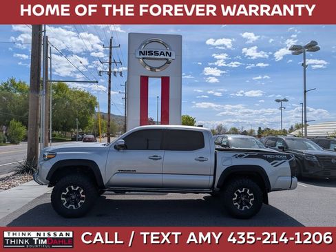 Used 2022 Toyota Tacoma TRD Off-Road w/ TRD Premium Off Road Package image 1