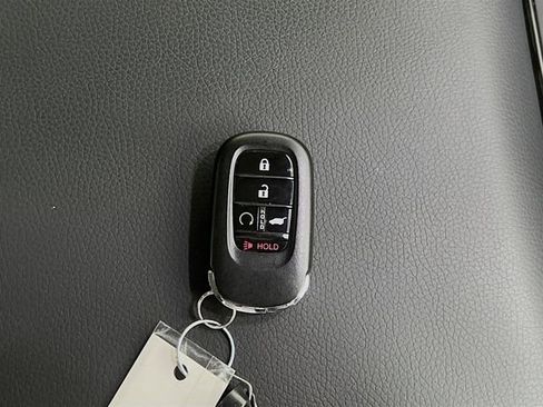 Used 2025 Honda Pilot Elite image 33