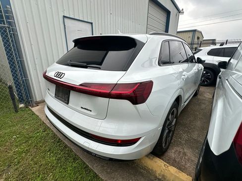 Used 2022 Audi e-tron Premium AWD/4WD image 4