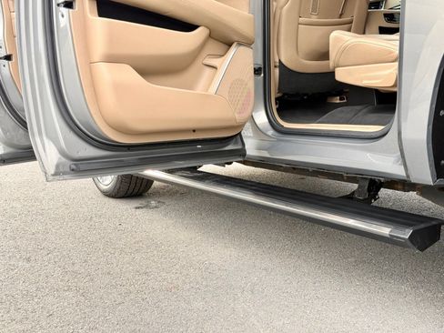 Used 2018 Cadillac Escalade ESV Platinum AWD/4WD image 13