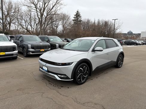 Used 2023 Hyundai Ioniq 5 SEL image 4