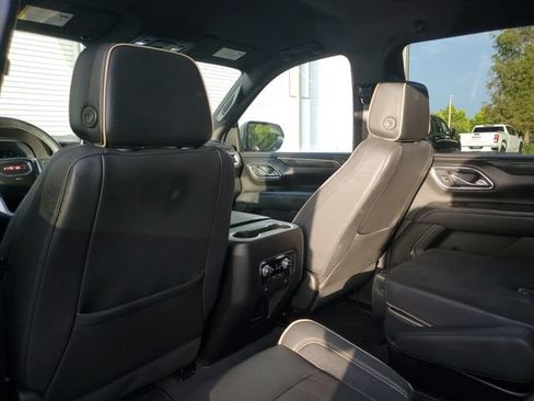 Used 2023 GMC Yukon XL SLT RWD image 9
