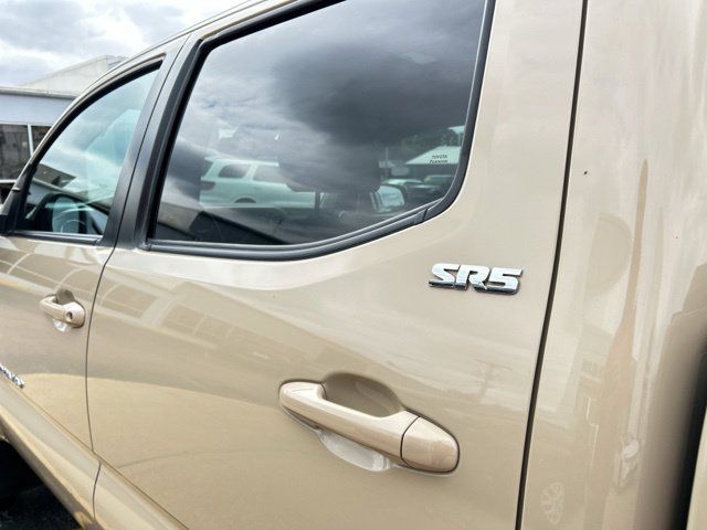 Used 2019 Toyota Tacoma SR5 AWD/4WD image 7