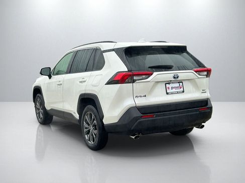 Used 2022 Toyota RAV4 XLE Premium image 7