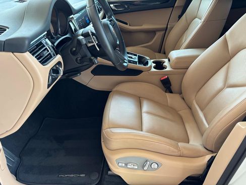 Used 2024 Porsche Macan AWD/4WD image 12