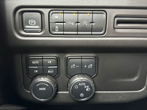 Used 2024 Chevrolet Suburban LT image 20