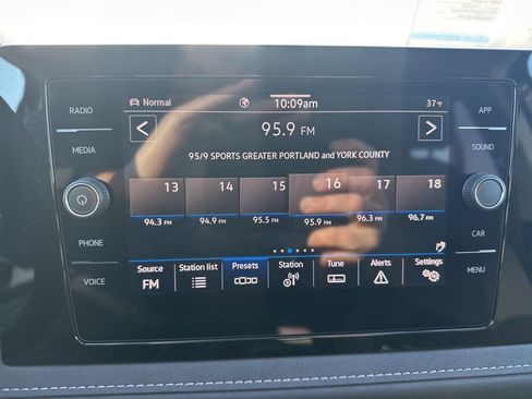 New 2026 Volkswagen Taos SE image 17