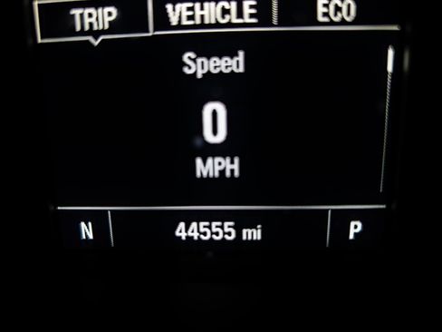 Used 2020 Chevrolet Equinox LS image 2