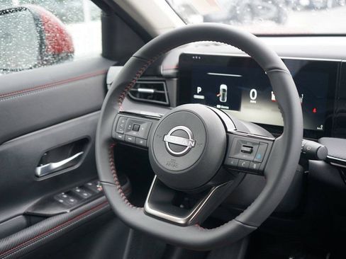 Used 2025 Nissan Kicks SR AWD/4WD image 25