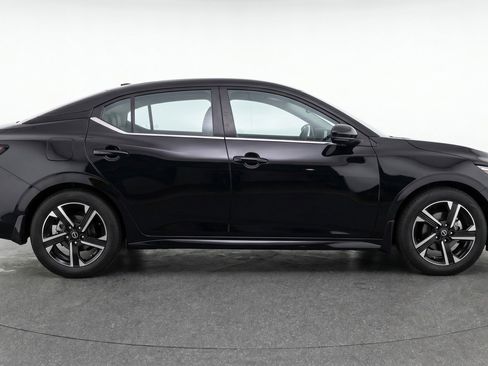 Used 2025 Nissan Sentra SV FWD image 11
