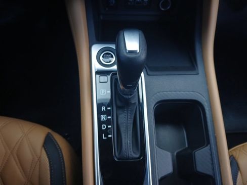 Used 2024 Nissan Sentra SV w/ SV Premium Package FWD image 10