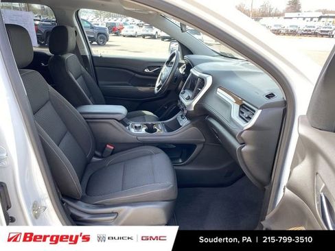 Certified 2023 GMC Acadia SLE w/ Driver Convenience Package AWD/4WD image 32