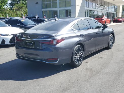 Used 2023 Lexus ES 300h w/ Premium Package image 8