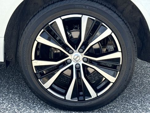 Used 2023 Volvo XC60 B5 Plus w/ Climate Package AWD/4WD image 12