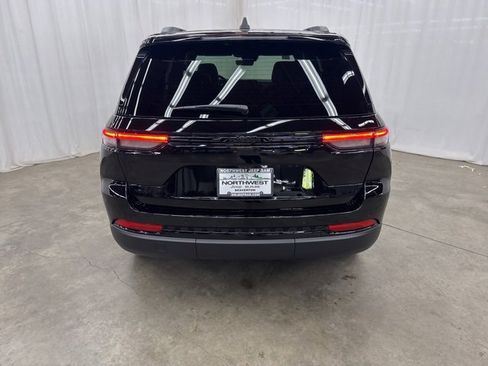 New 2025 Jeep Grand Cherokee Altitude image 27