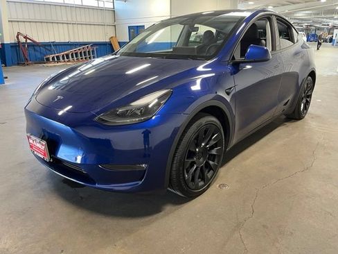 Used 2024 Tesla Model Y Long Range AWD/4WD image 7