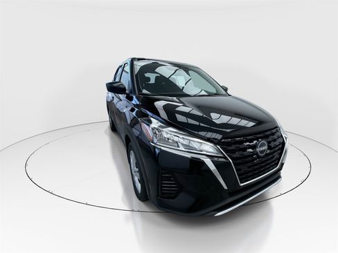 Used 2022 Nissan Kicks S image 2