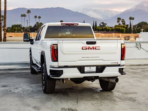 Used 2025 GMC Sierra 2500 AT4 image 7