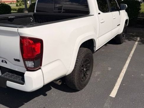 Used 2022 Toyota Tacoma SR5 w/ Technology Package RWD image 1