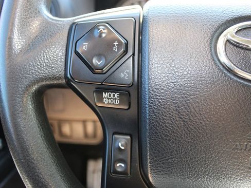 Used 2020 Toyota Tacoma SR AWD/4WD image 36