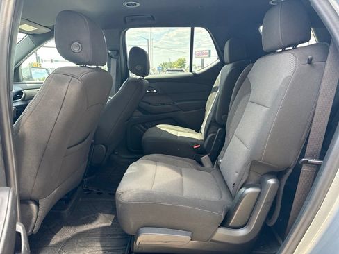 Used 2023 Chevrolet Traverse LT FWD image 15