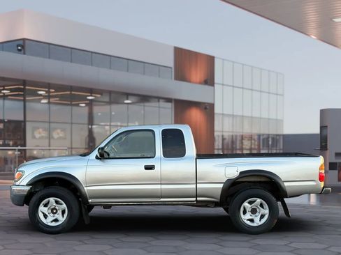 Used 2002 Toyota Tacoma PreRunner image 3