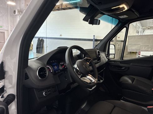 New 2025 Mercedes-Benz Sprinter 2500 image 12