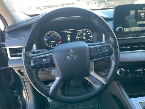 Used 2022 Mitsubishi Outlander SEL Black Edition image 16